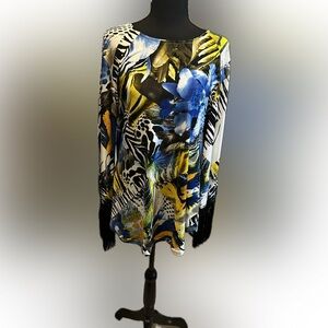 Shirt with fringes with black pants.